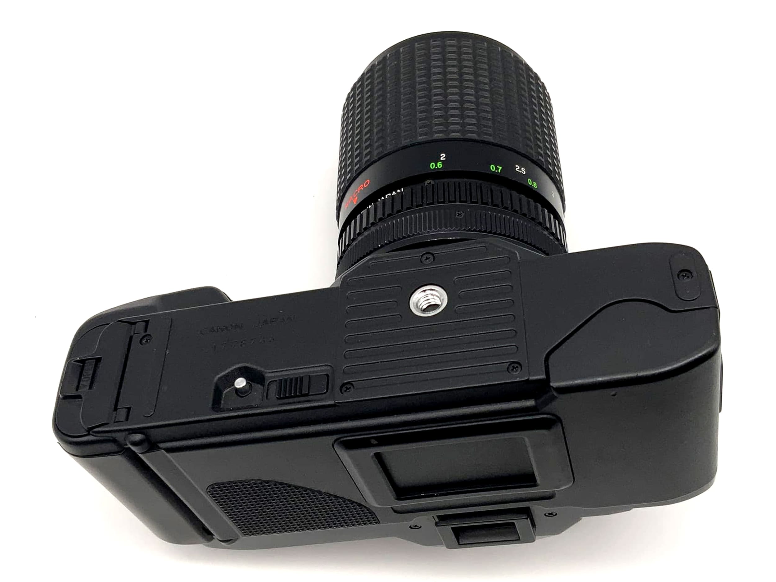 Canon T70 analog SLR camera with Ozunon GMC 1:3.5-4.8 35-75mm lens