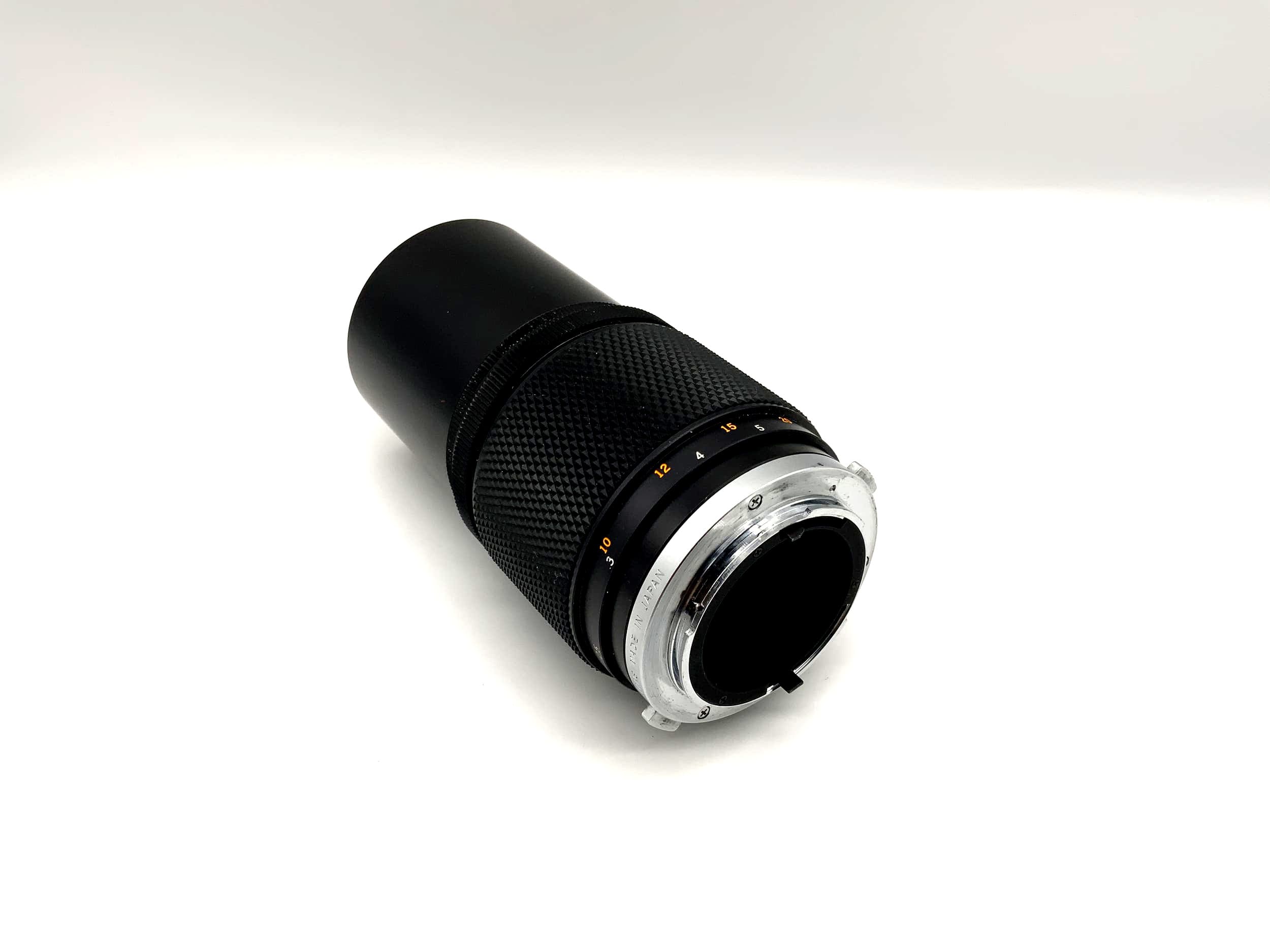 Olympus OM-System Zuiko MC Auto-T 200 mm 1:4 lens analog