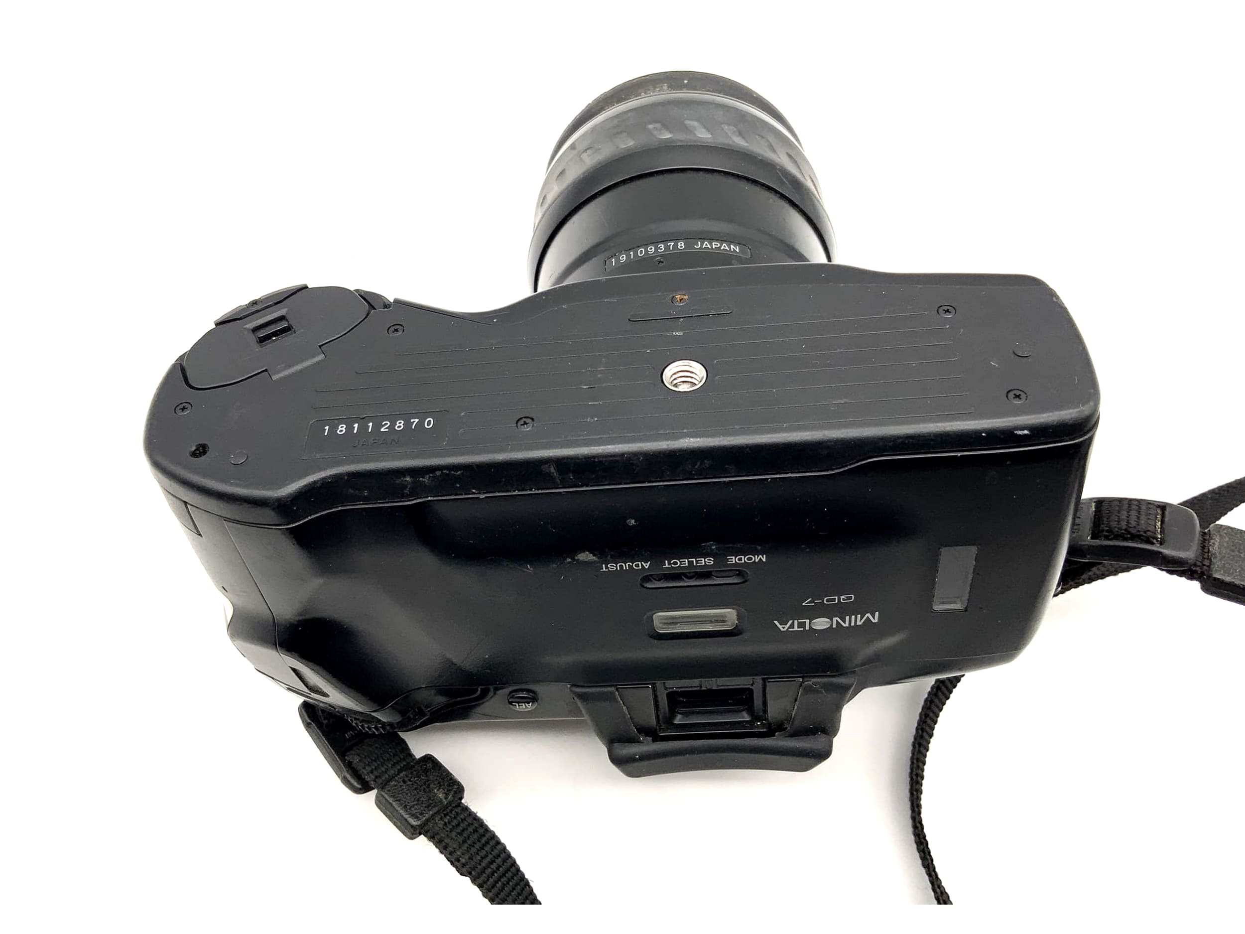 Appareil photo reflex analogique Minolta Dynax 7 xi avec objectif AF Zoom Xi 1:3,5-4,5