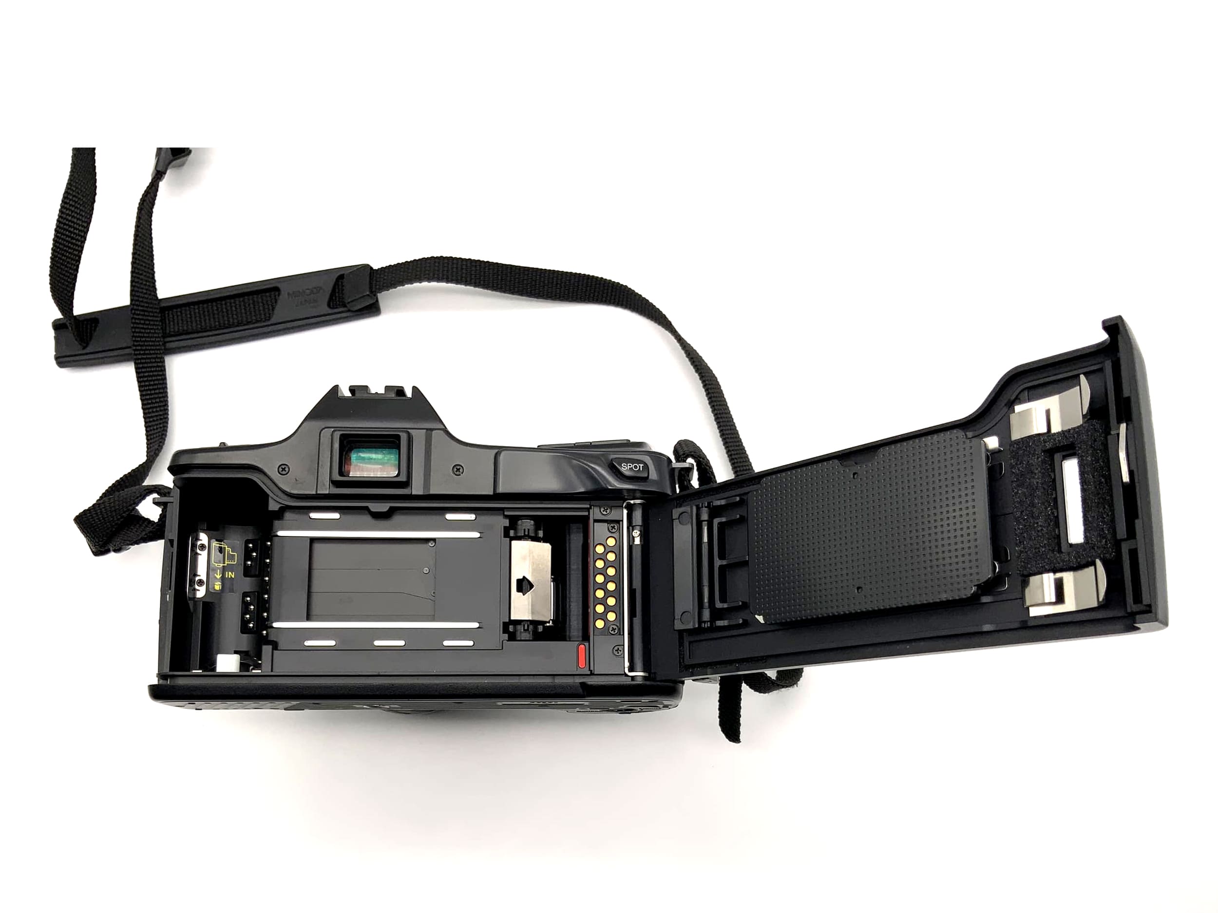 Minolta Dynax 7000i SLR camera with AF Zoom 35-80mm 1:4-5.6 lens