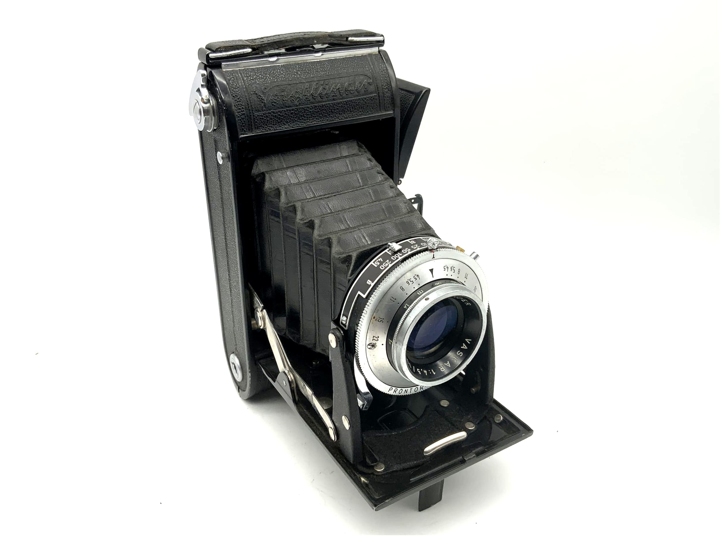 Voigtländer Bessa folding camera with Vaskar 1:4.5/105 Prontor-S 6x9 analog camera