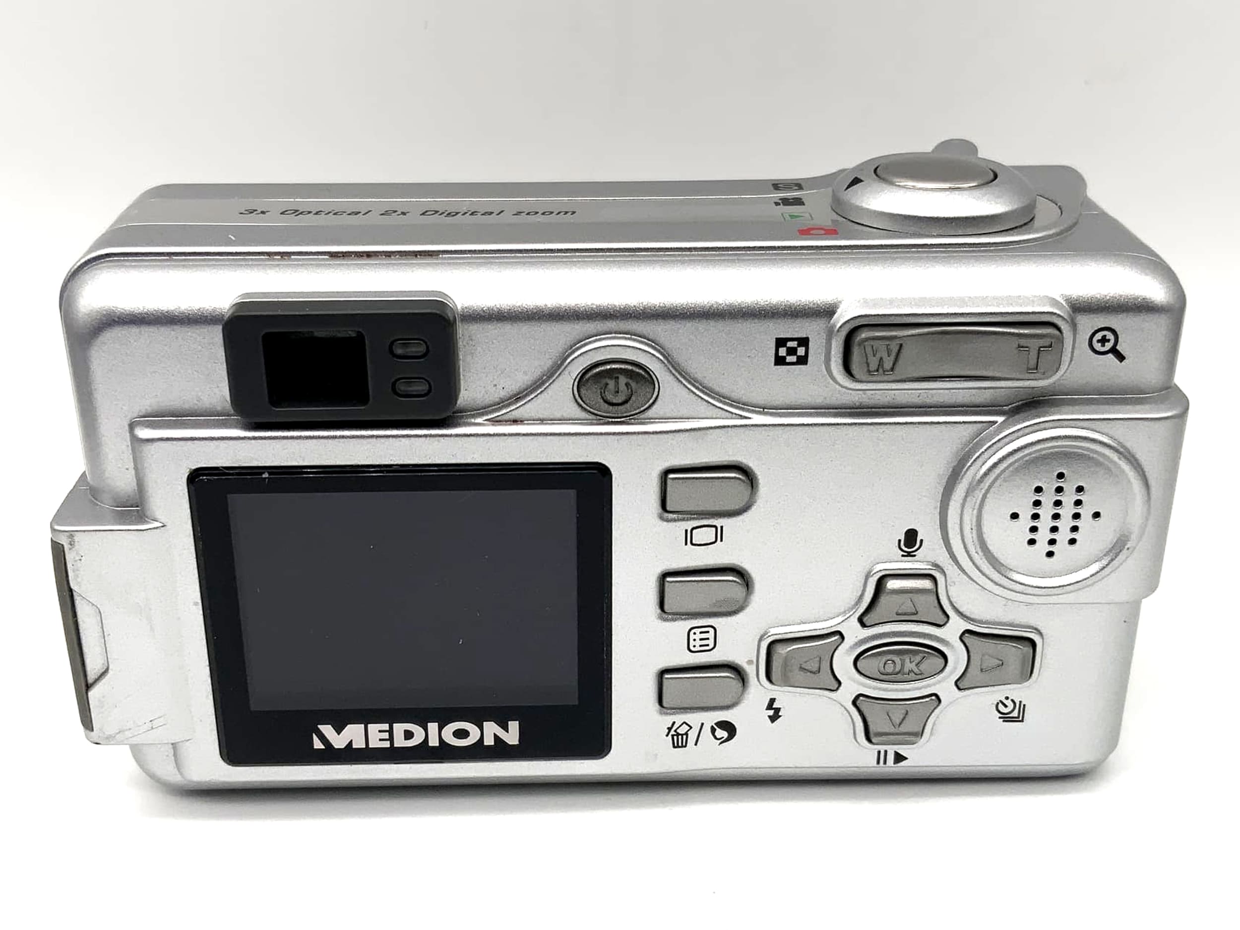 Medion MD 41066 mit 37-111mm EQ 1:2.7-4.9 AF f=7.7-23.1mm 5.18 MP