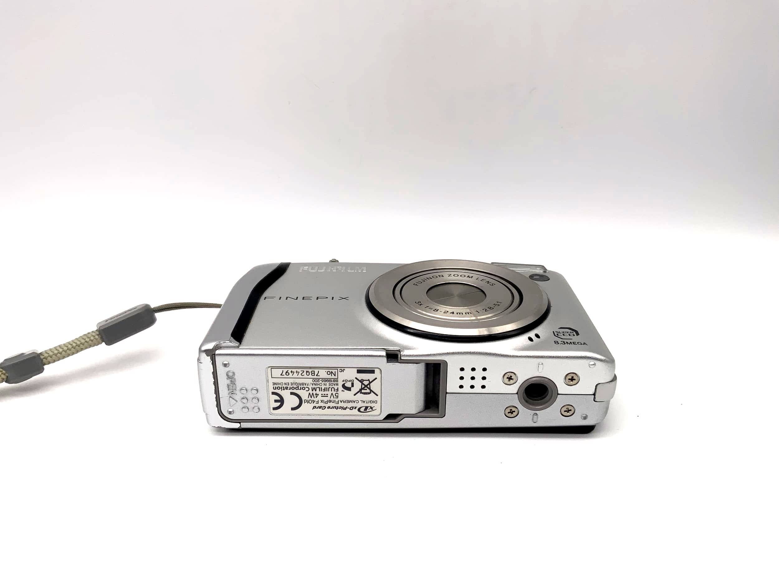 Fujifilm FinePix F40 fd f=8-24mm 1:2.8-5.1 8.3 MP Super CCD