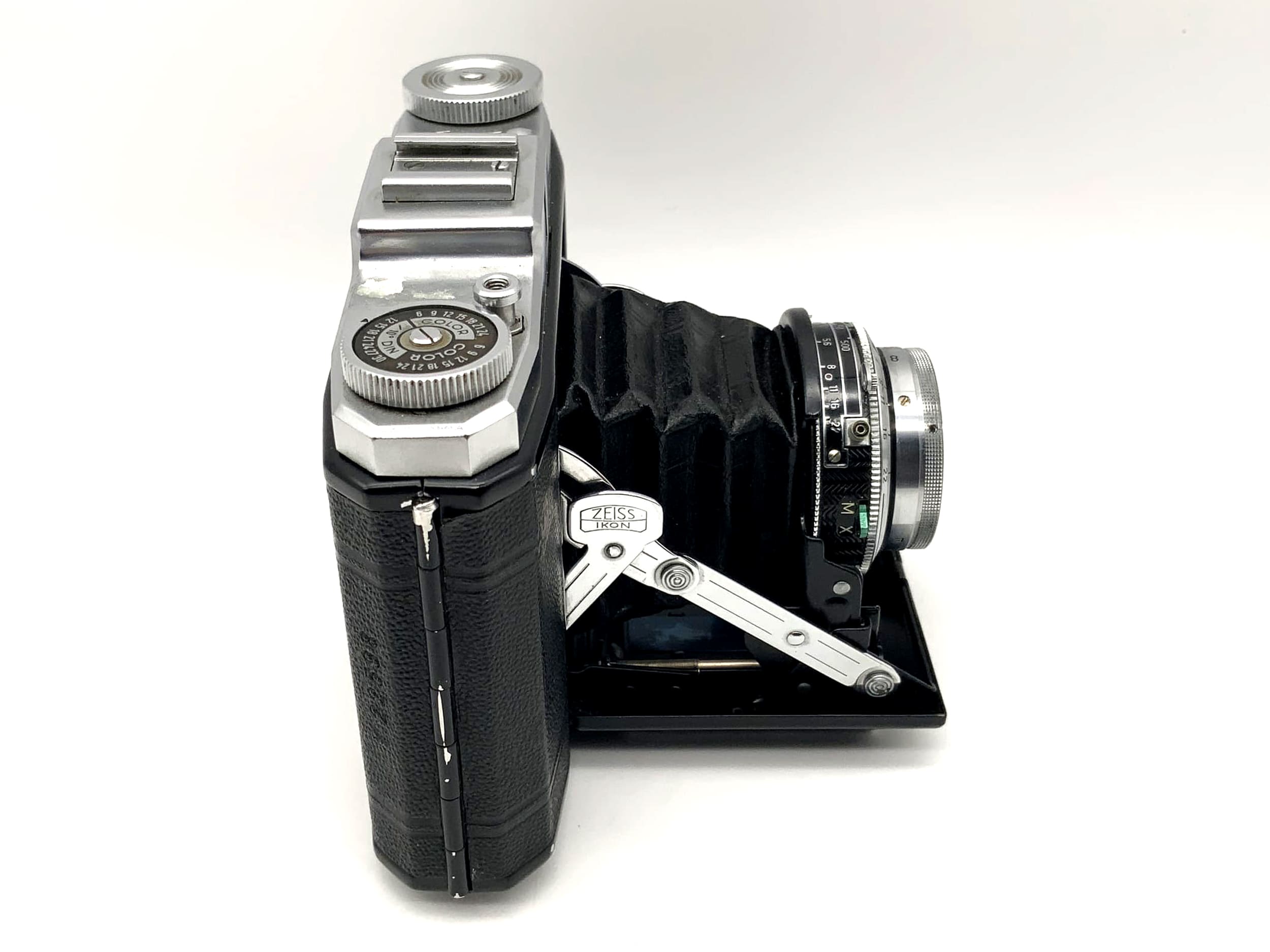 Zeiss Ikon Ikonta 523/16 avec Zeiss-Opton Tessar 1:3.5 75mm rouge T Synchro-Compur