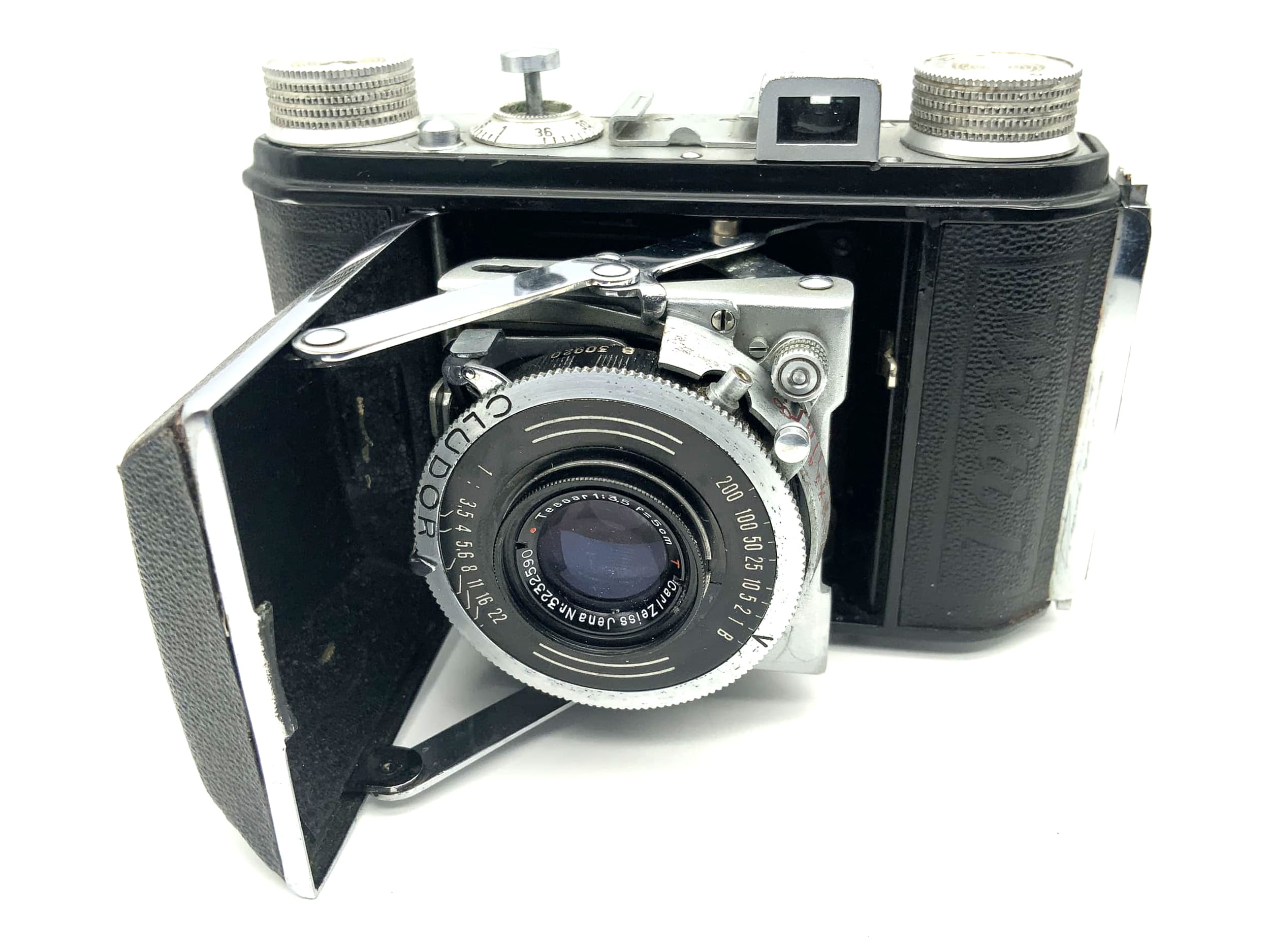 Welta Welti I folding camera with Carl Zeiss Tessar 1:3.5 5cm 50mm red T Cludor