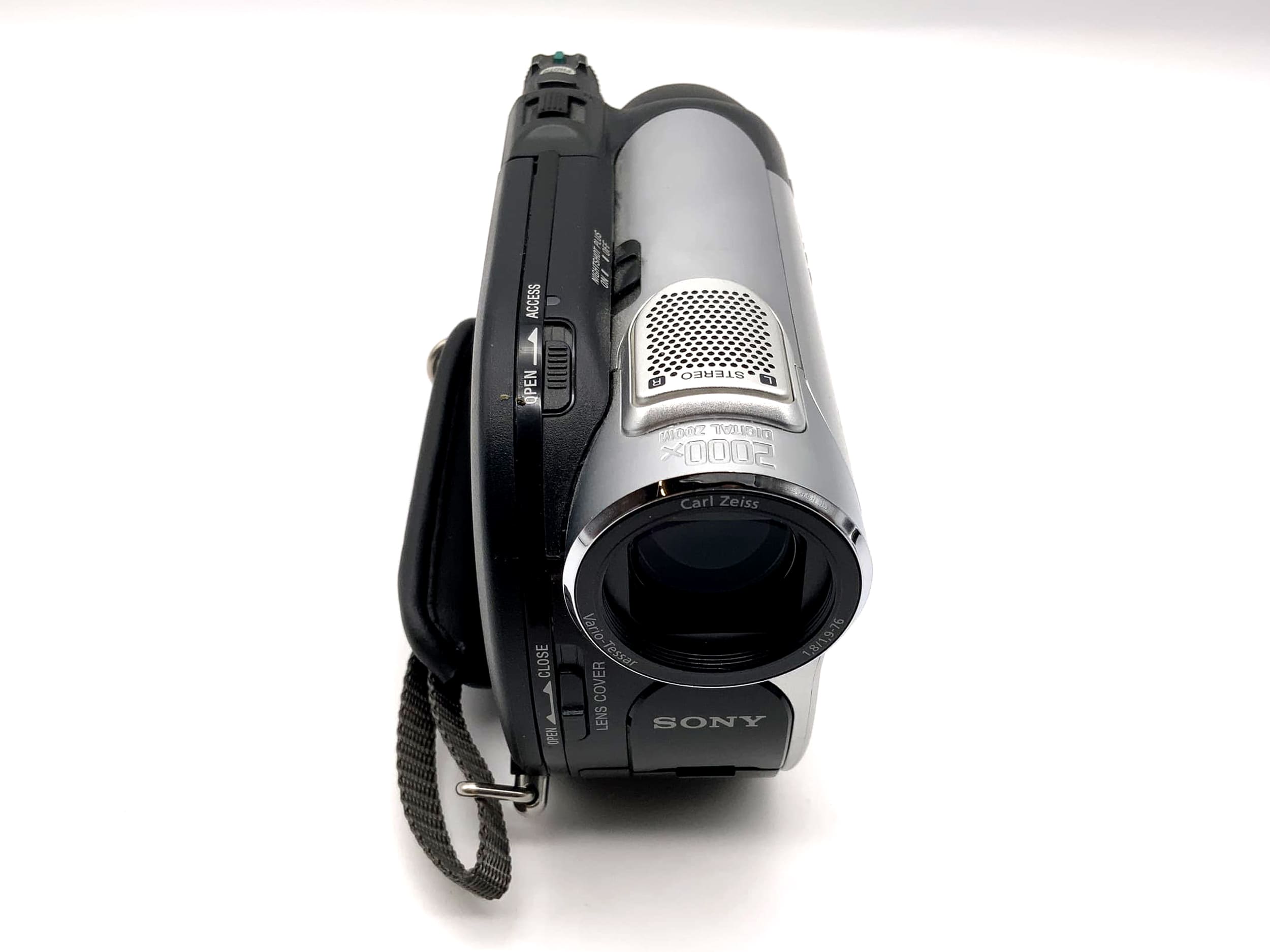 Caméscope Sony Handycam DCR-DVD106E avec batterie