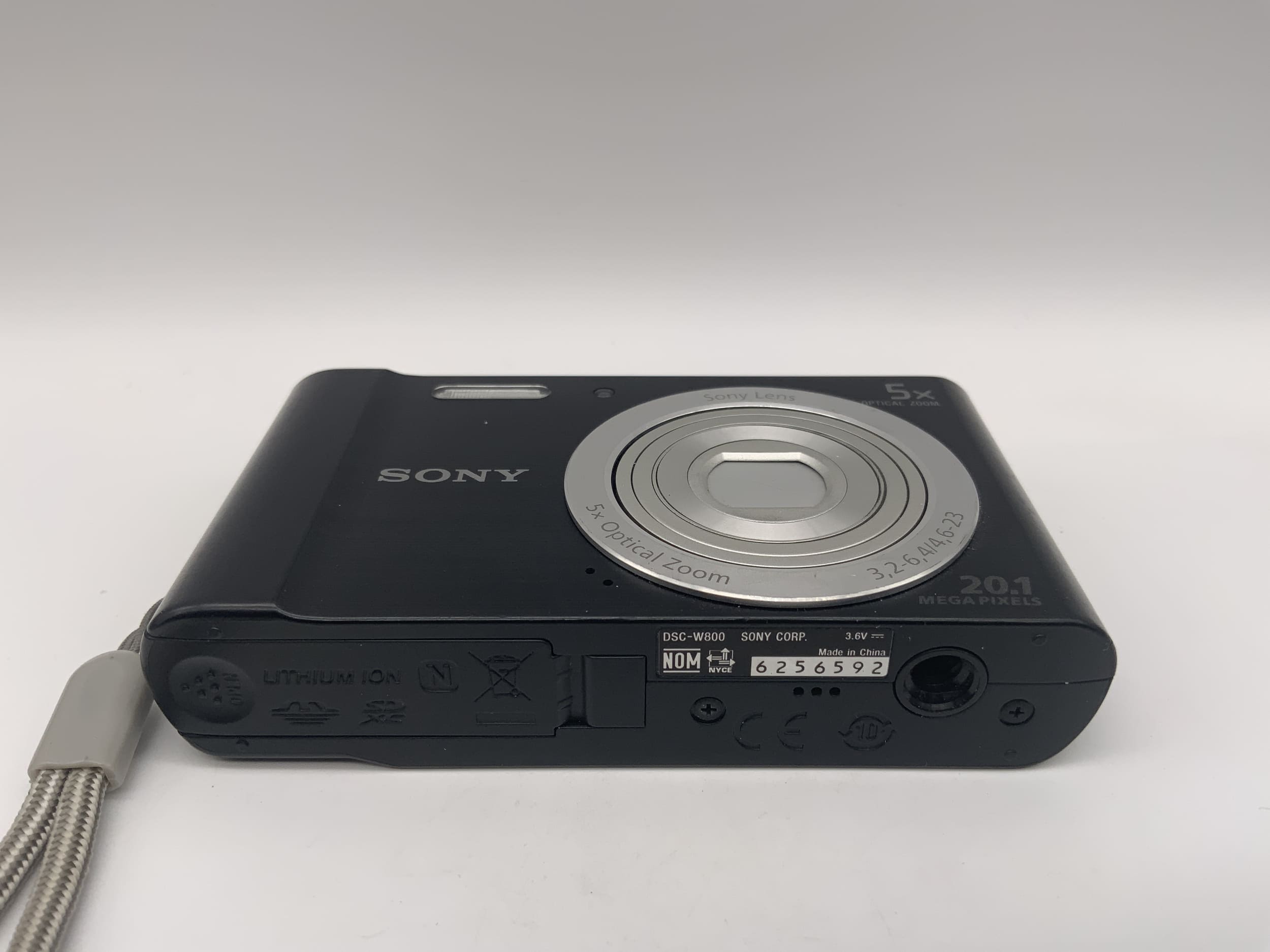 Sony Cyber Shot DSC-W800 avec zoom optique 5x 3,2-6,4/4,6-23 20,1 mégapixels