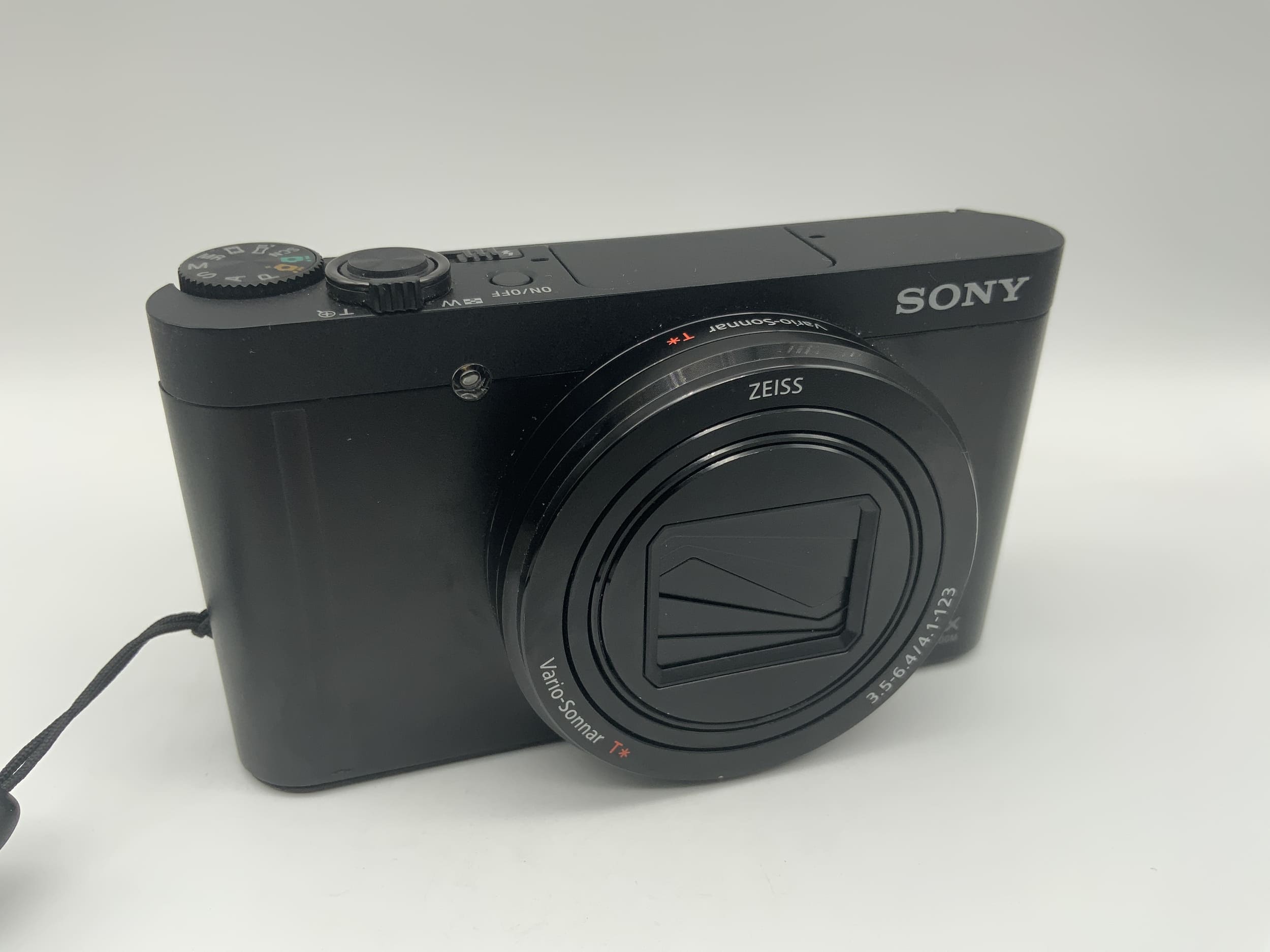 Sony Cyber Shot DSC-WX500 with Zeiss Vario-Sonnar red T* 3.5-6.4 / 4.1-123 18.2MP