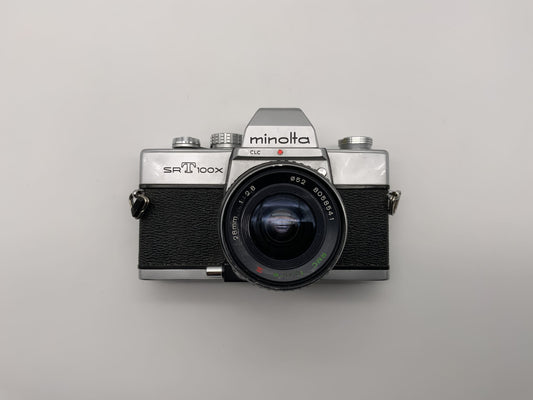 Minolta SRT 100x avec appareil photo reflex Tokina RMC 2.8 28 mm analogique 35 mm