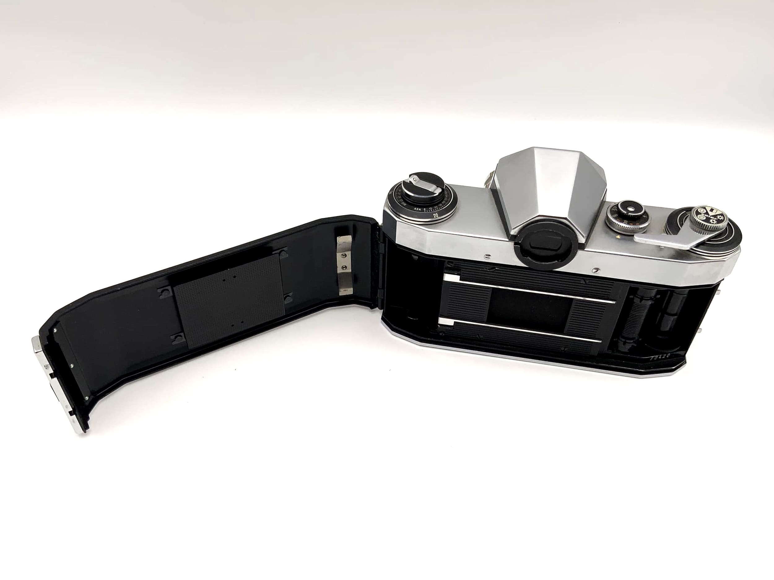 Appareil photo reflex Praktica Nova avec objectif Carl Zeiss Jena Tessar 2,8 / 50 mm