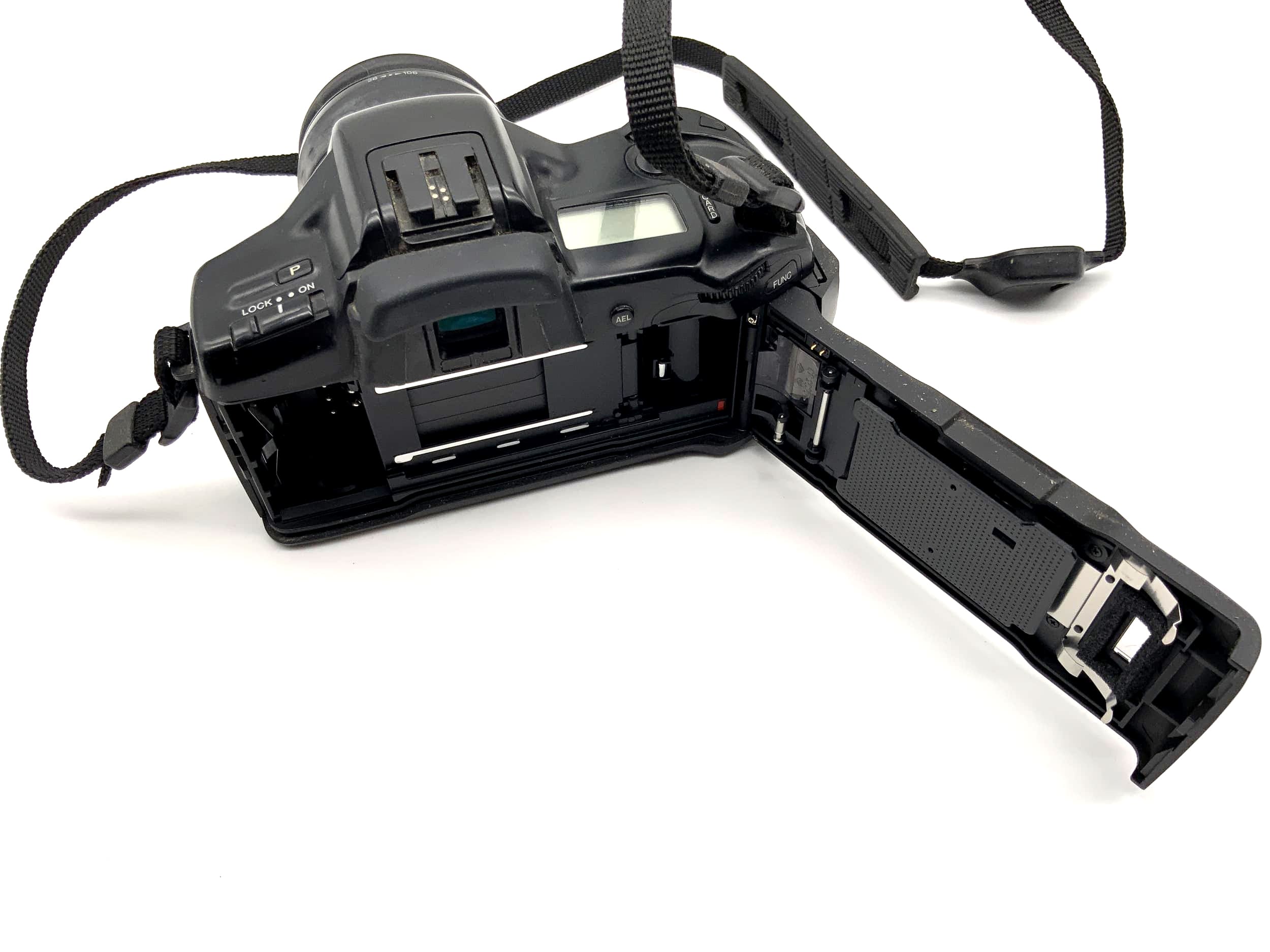 Appareil photo reflex analogique Minolta Dynax 7 xi avec objectif AF Zoom Xi 1:3,5-4,5