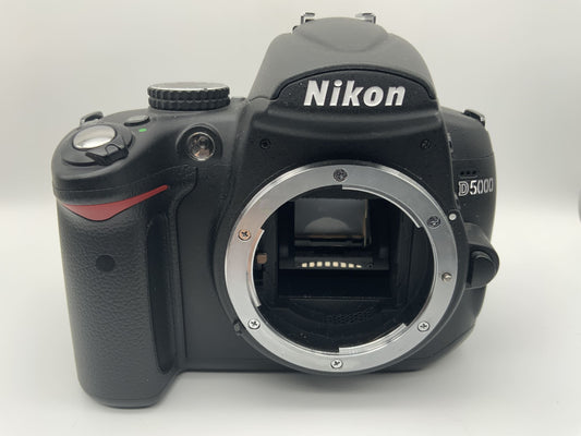 Nikon D5000 Spiegelreflexkamera DSLR digital Body Gehäuse (Nikon AF)