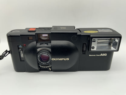 Olympus XA Sucherkamera mit F.Zuiko 1:2.8 35mm & Electronic Flash A16 Blitz