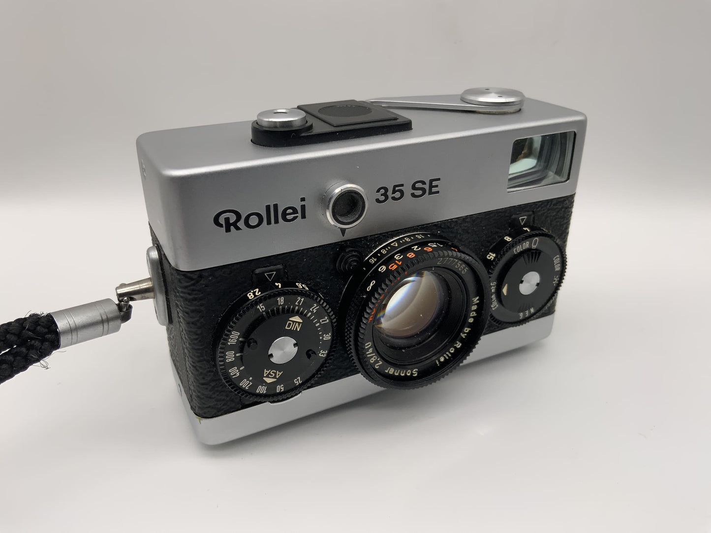 Rollei 35 SE Sucherkamera mit Rollei-HFT Sonnar 2,8/40 silber