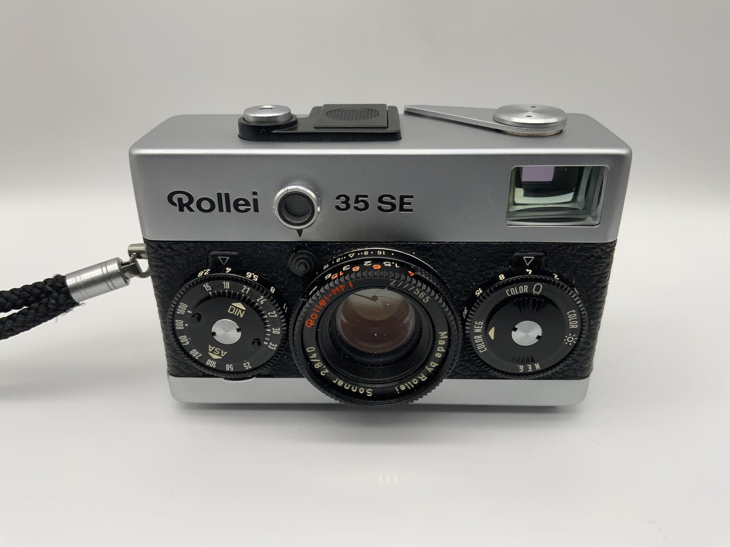 Rollei 35 SE Sucherkamera mit Rollei-HFT Sonnar 2,8/40 silber