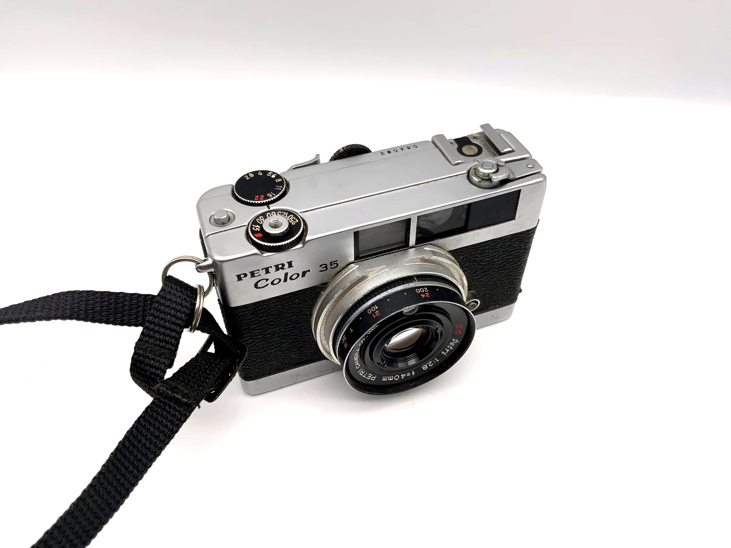 Appareil photo télémétrique Petri Color 35 avec appareil photo compact cc Petri 40 mm 1:2,8 35 mm défectueux