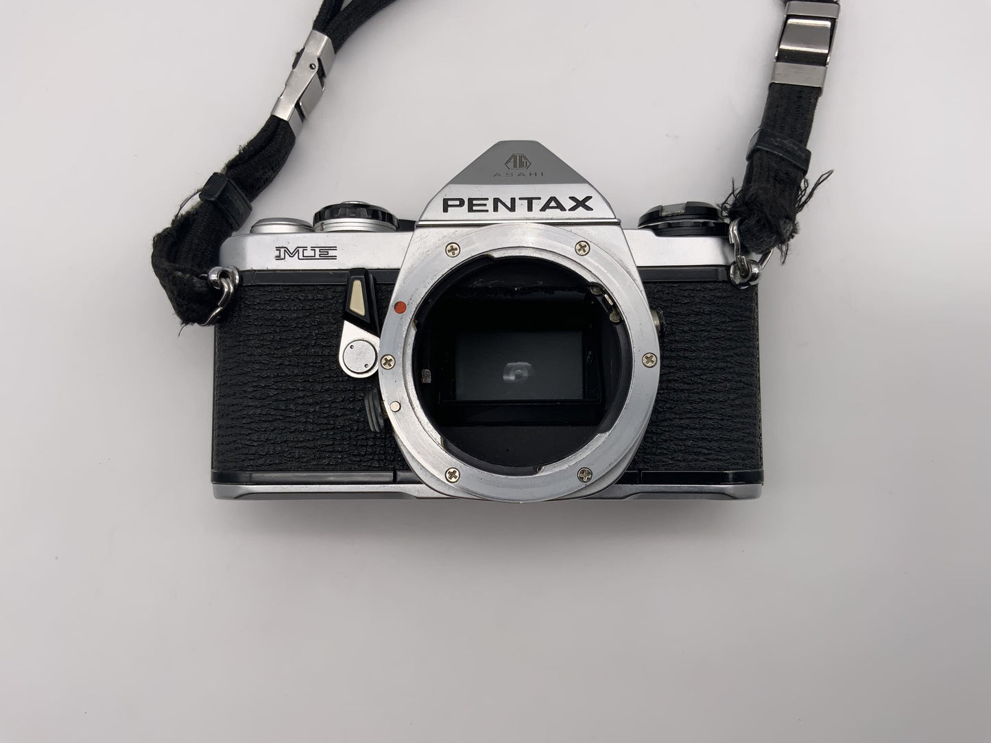 Pentax ME Spiegelreflexkamera SLR 35mm Kamera Body Gehäuse (Beli defekt!)