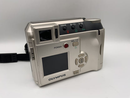 Olympus C-720 Ultra Zoom mit Zoom Lens AF 6.4-51.2mm 1:2.8-3.4 3.0 MP Camedia