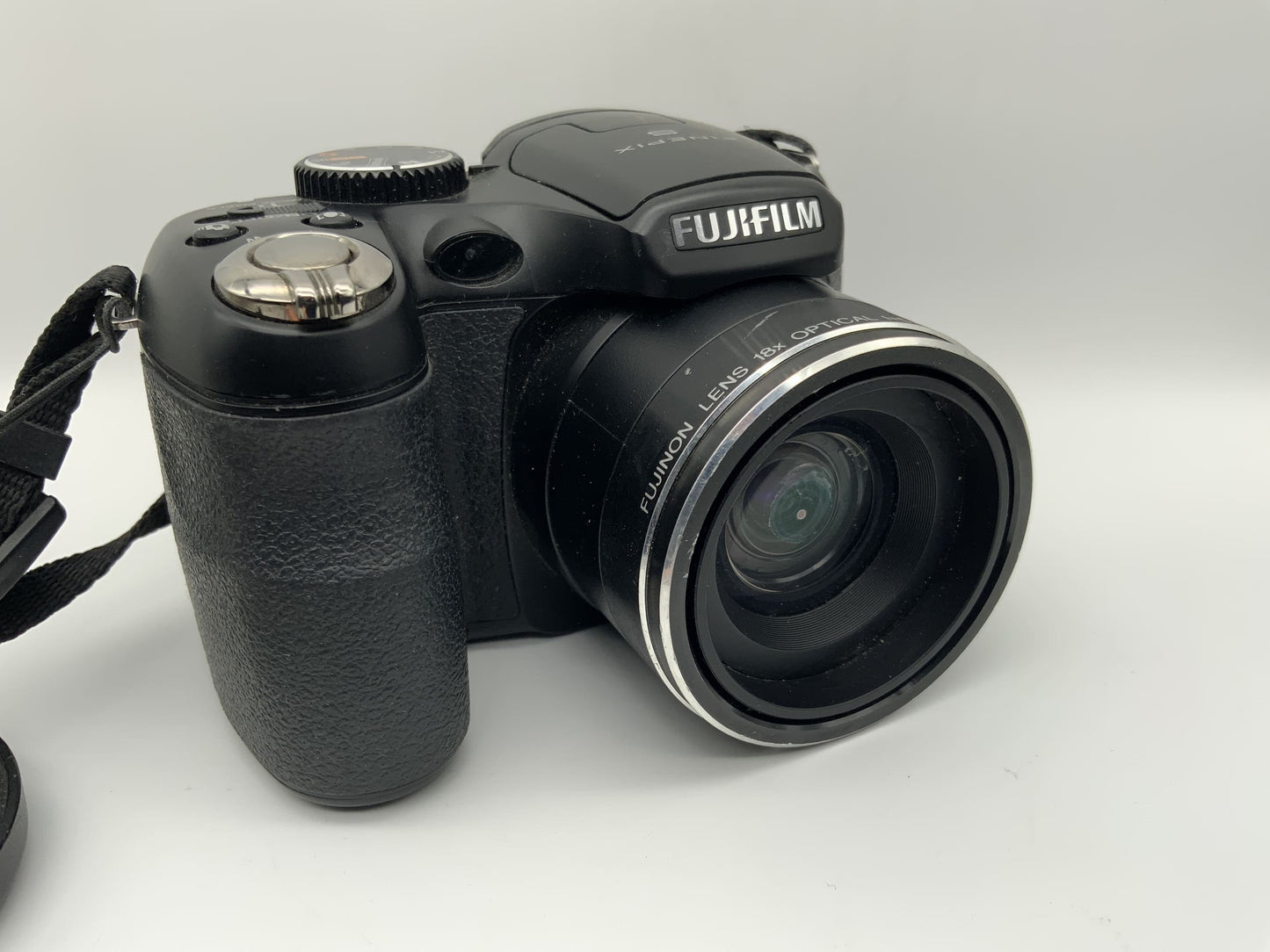 Fujifilm Finepix S2980 mit 18x Optical Zoom f=5.0-90.0mm 1:3.1-5.6 14 MP