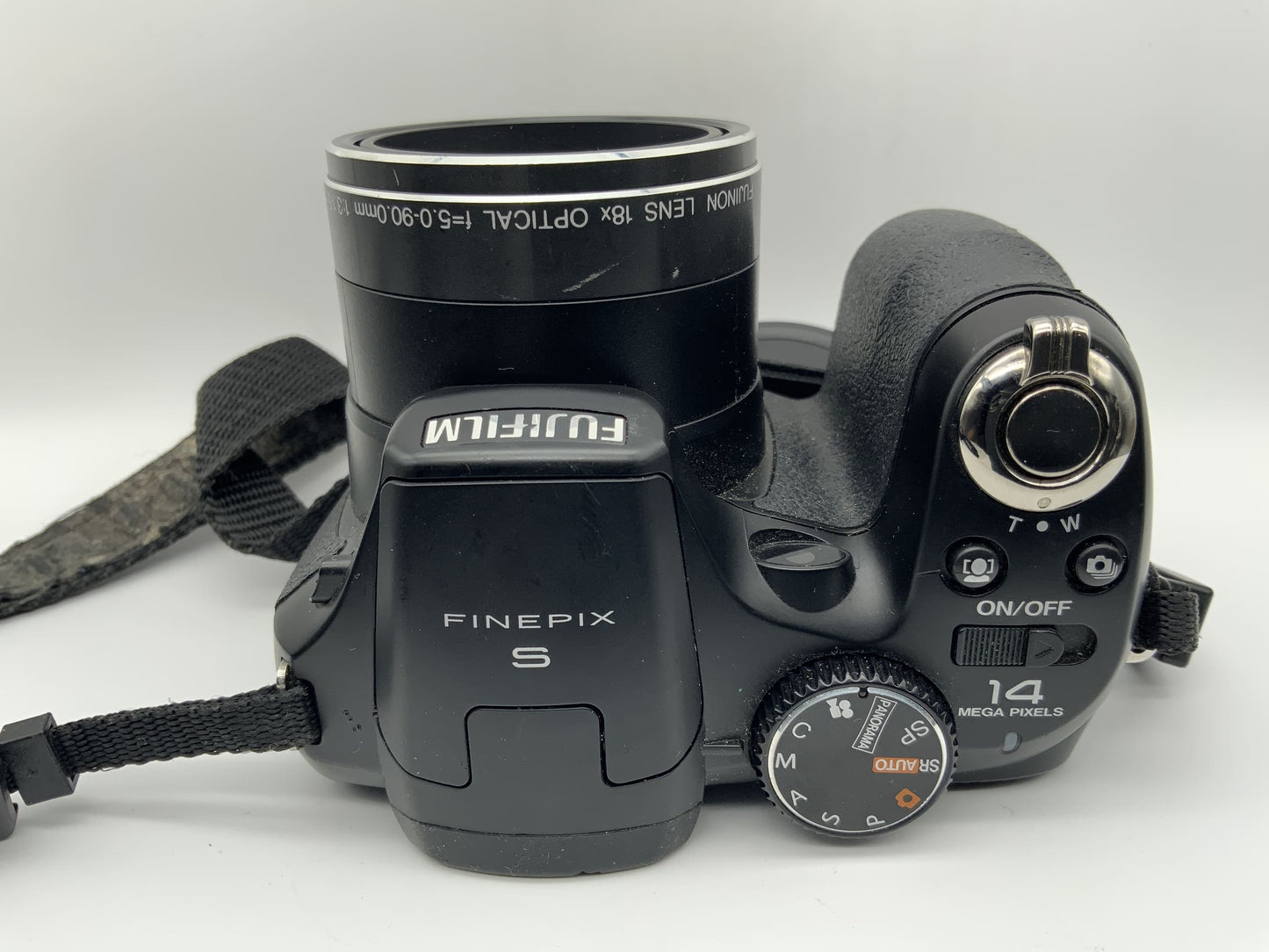 Fujifilm Finepix S2980 mit 18x Optical Zoom f=5.0-90.0mm 1:3.1-5.6 14 MP