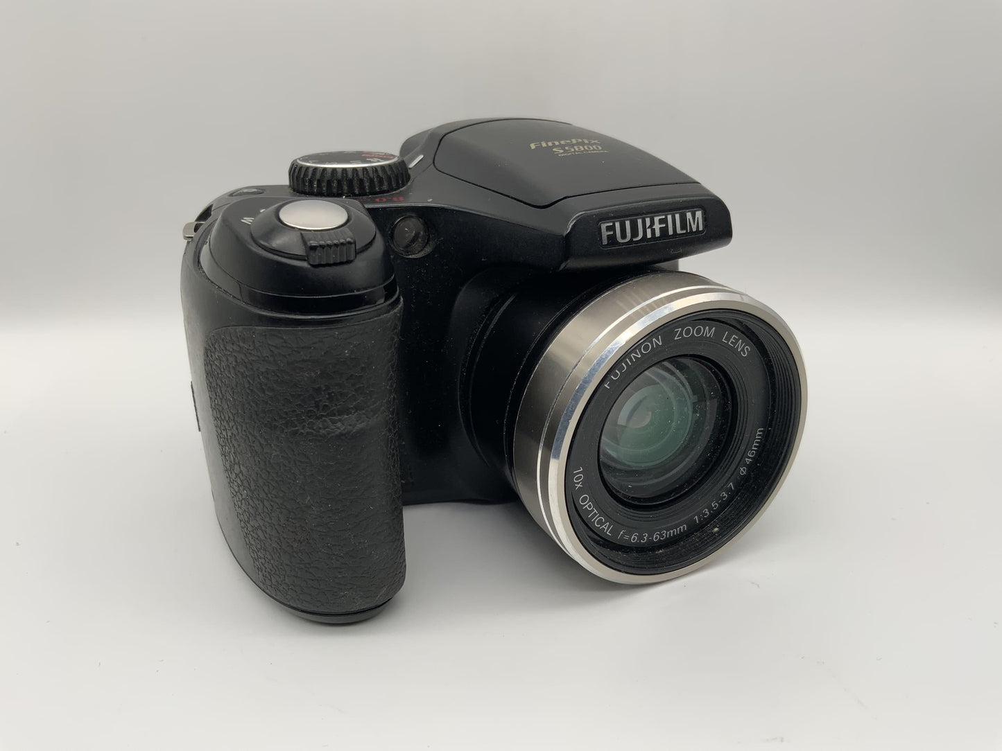 Fujifilm Finepix S5800 mit Zoom Lens 10x Optical f=6.3-63mm 1:3.5-3.7 8.0 MP