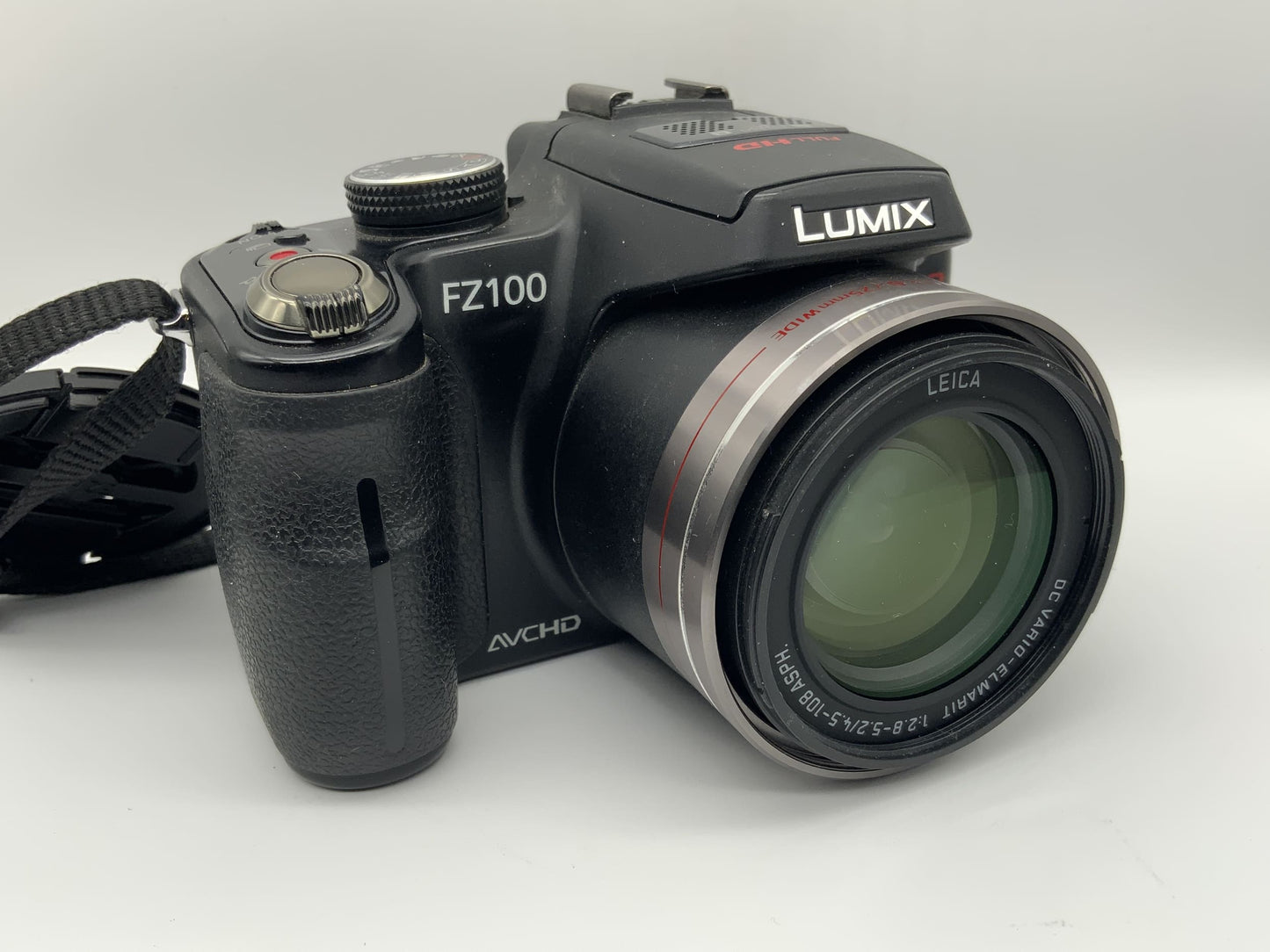 Panasonic Lumix DMC-FZ100 mit Leica DC Vario-Elmarit 25mm Wide 24x Full HD 14 MP