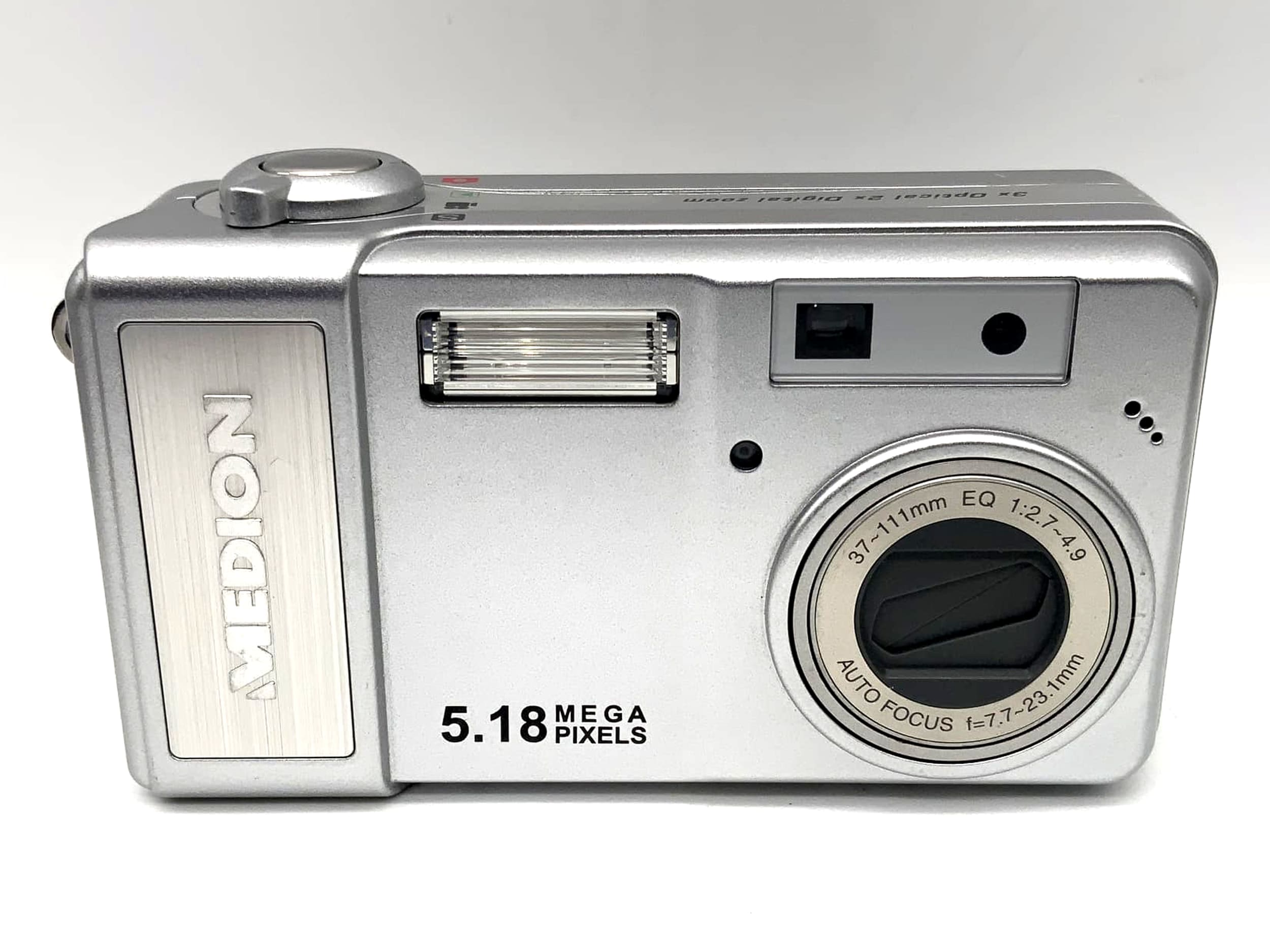 Medion MD 41066 mit 37-111mm EQ 1:2.7-4.9 AF f=7.7-23.1mm 5.18 MP