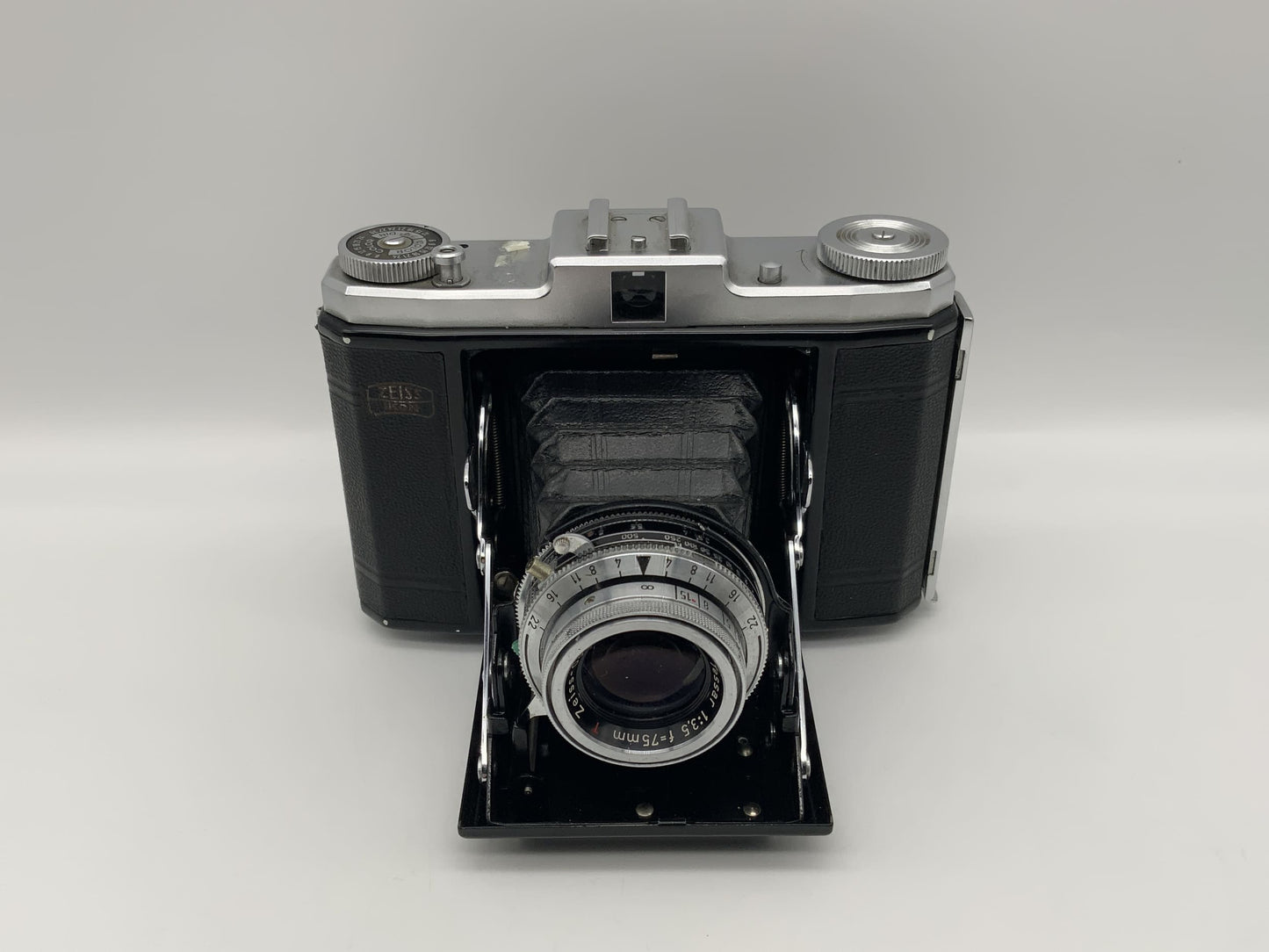 Zeiss Ikon Ikonta 523/16 mit Zeiss-Opton Tessar 1:3.5 75mm red T Synchro-Compur