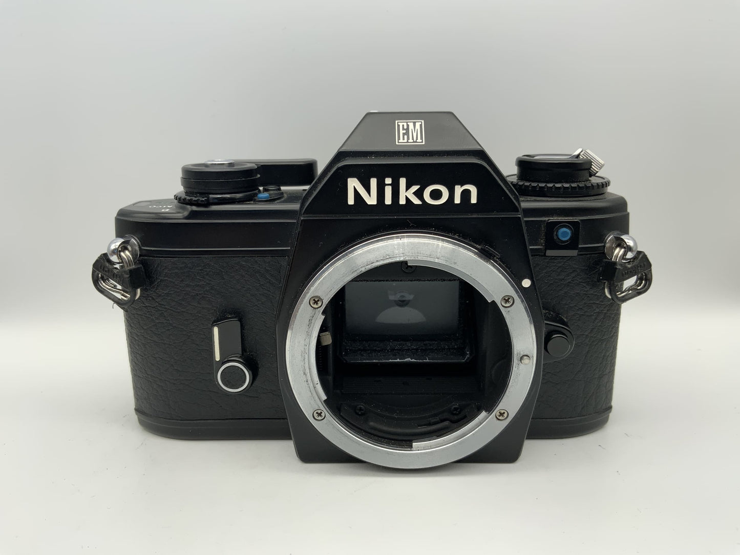 Nikon EM 35mm Spiegelreflexkamera SLR  Kamera Body Gehäuse (Nikon F)