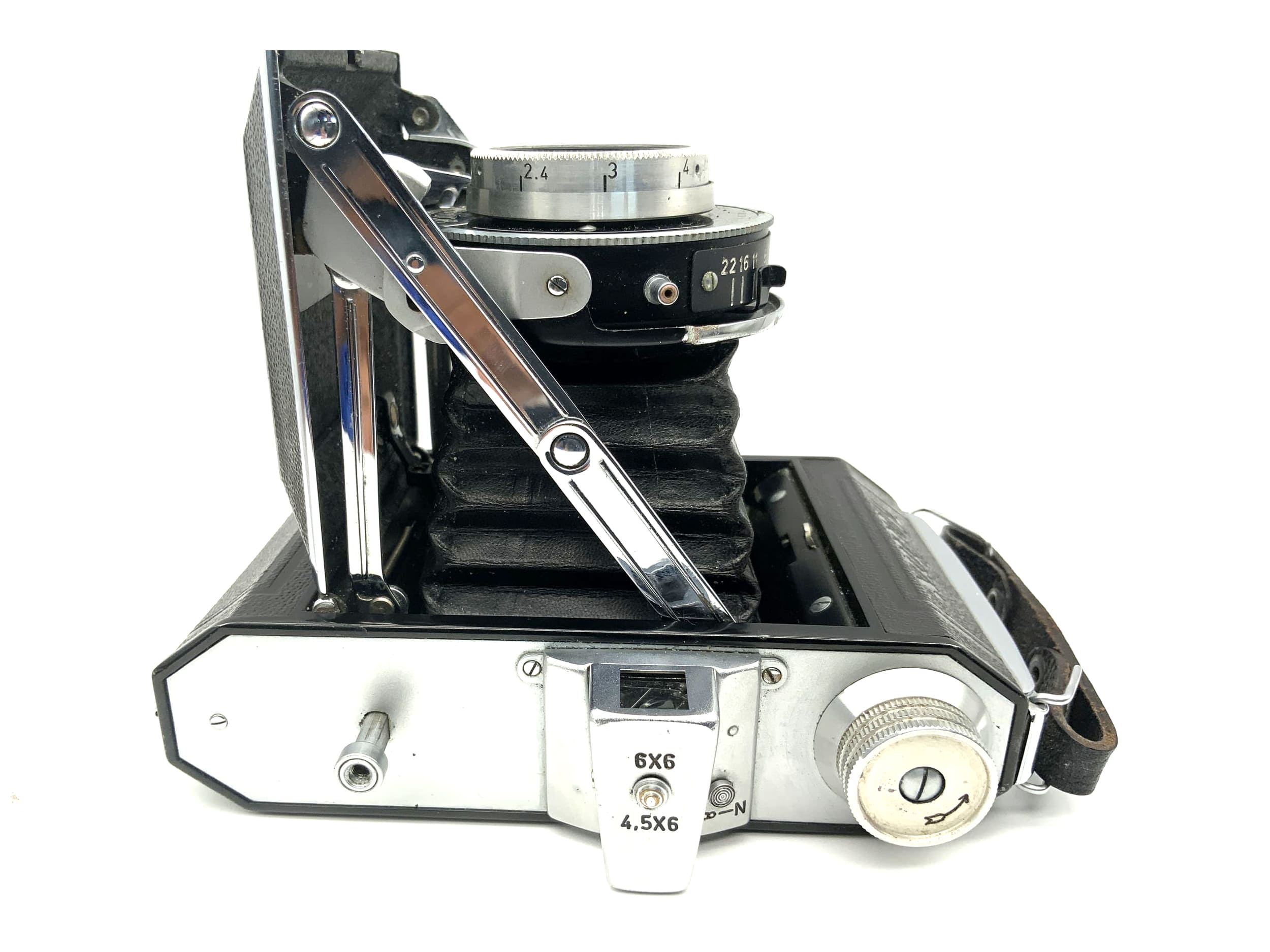 Welta Weltax folding camera with Meyer Optik Trioplan 1:3.5 75mm red V Junior