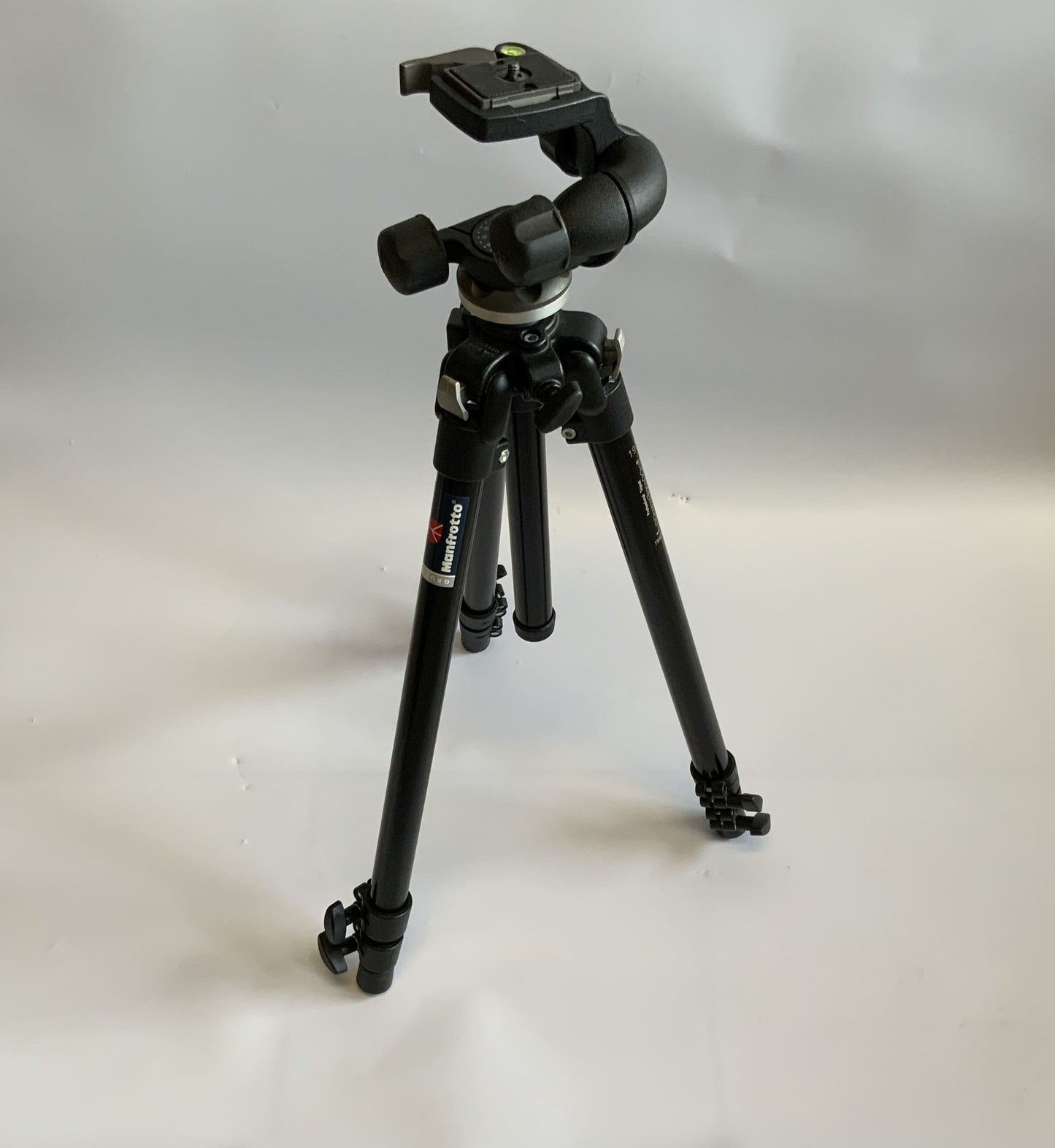 Manfrotto 190B Stativ Tripod 3-Bein Fotostativ Kamerastativ mit 460Mg Stativkopf