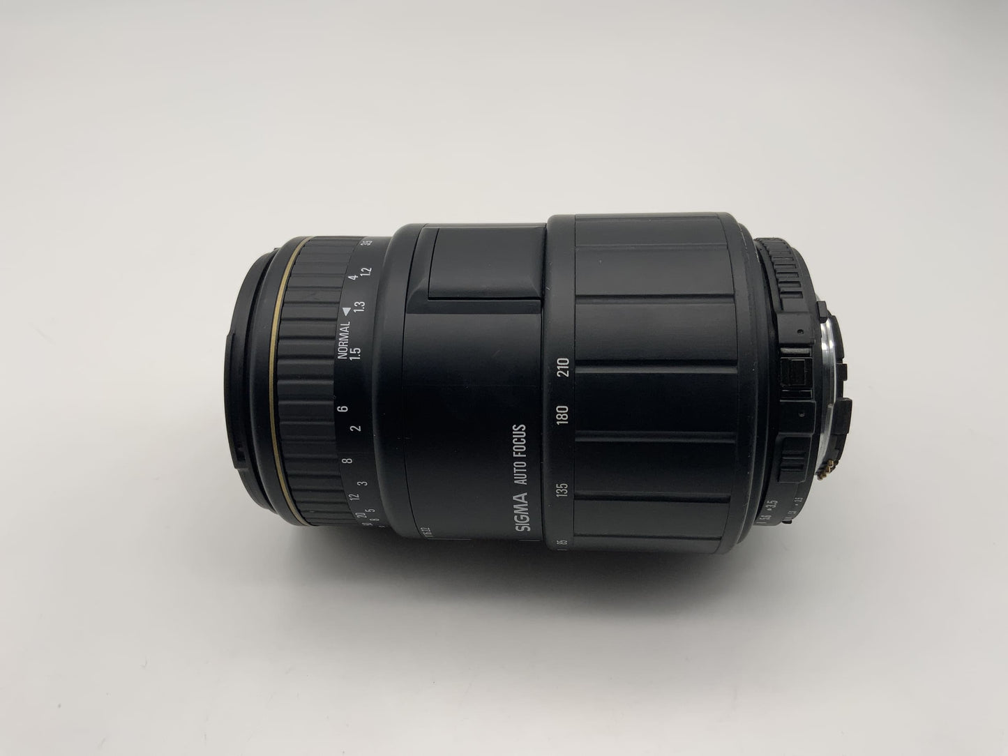 Sigma 70-210mm 1:3.5-4.5 Lens D APO Macro Camera Lens (Nikon AF)