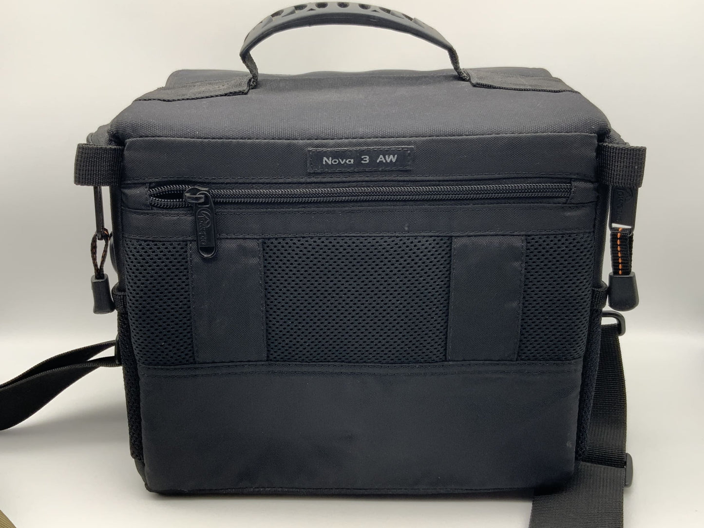 Lowepro Kameratasche Nova 3 AW schwarz ca. 22x20x12cm