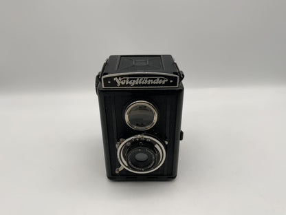 Voigtländer Brillant TLR mit Anastigmat Voigtar 1:7.7 F=7,5cm  zweiäugige Kamera