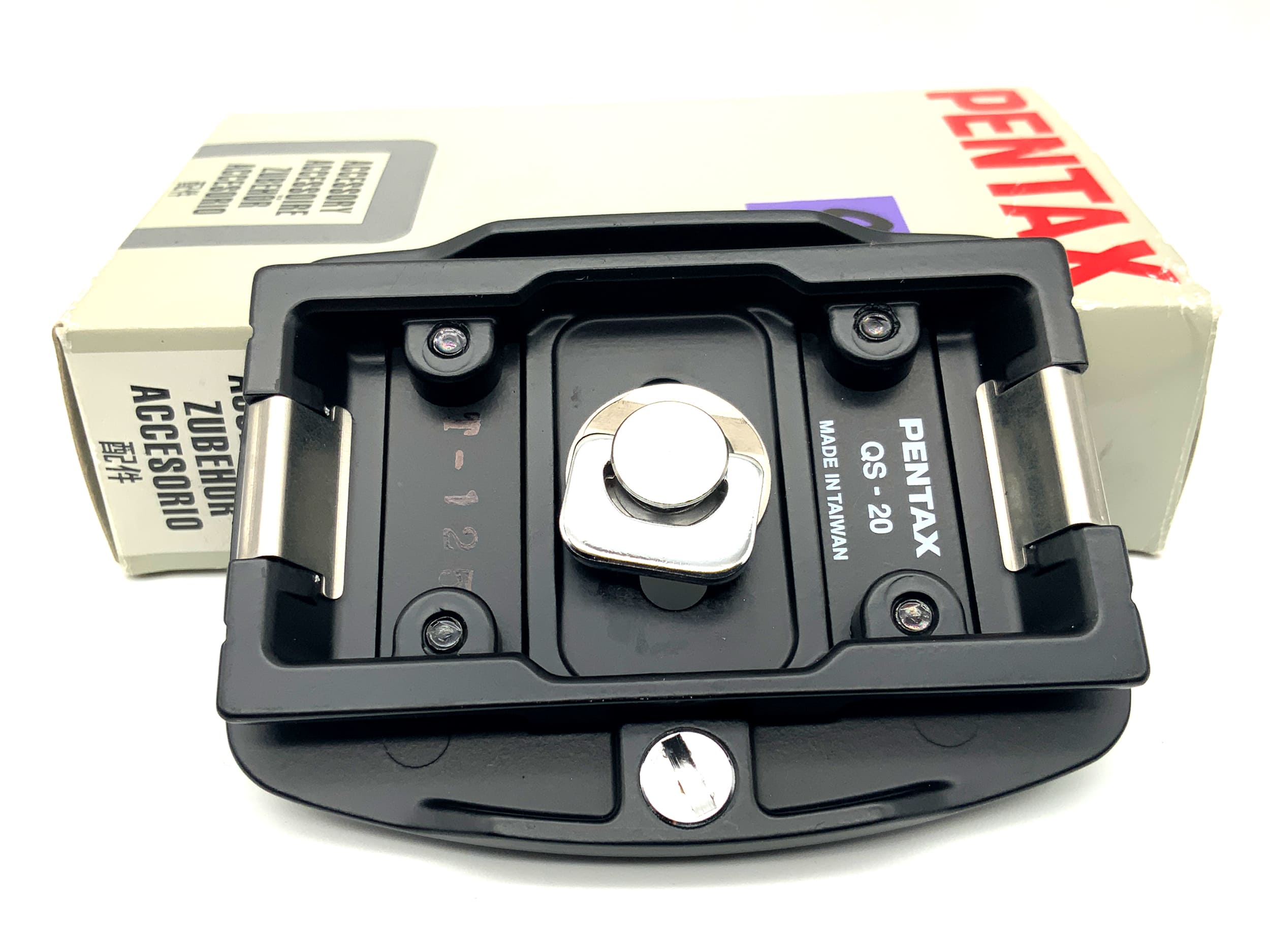 Pentax QS-20 Quick Shoe Adapter black quick release plate in original packaging