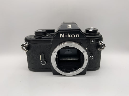 Nikon EM 35mm Spiegelreflexkamera SLR analog Body Gehäuse (Nikon F) Beli defekt!