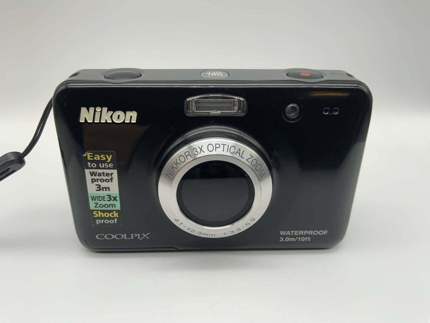 Nikon Coolpix S30 mit Nikkor 3x Optical Zoom 4.1-12.3mm 1:3.3-5.9 Waterproof