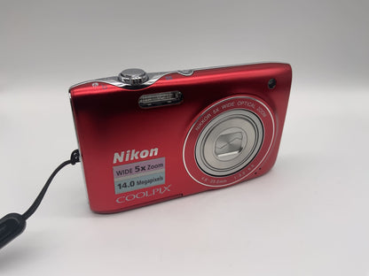 Nikon Coolpix S3100 mit Nikkor 5x Wide Optical Zoom 4.6-23.0mm 1:3.2-6.5 14 MP