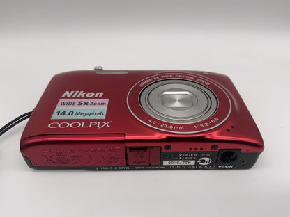 Nikon Coolpix S3100 mit Nikkor 5x Wide Optical Zoom 4.6-23.0mm 1:3.2-6.5 14 MP