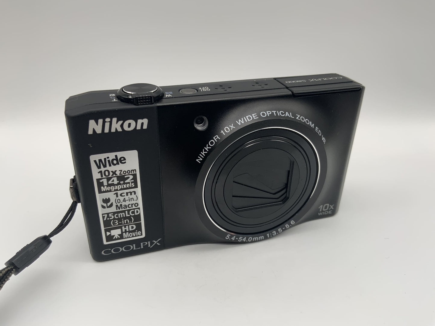 Nikon Coolpix S8000 mit Nikkor 10x Wide Optical Zoom ED VR 5.4-54.0mm 1:3.5-5.6