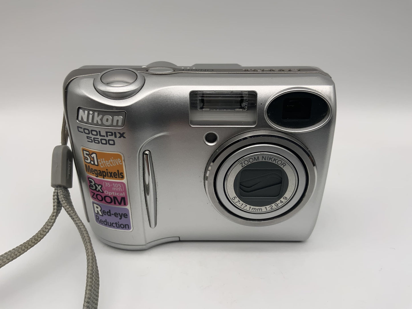 Nikon Coolpix 5600 Digitalkamera mit Zoom Nikkor 5.7-17.1mm 1:2.9-4.9