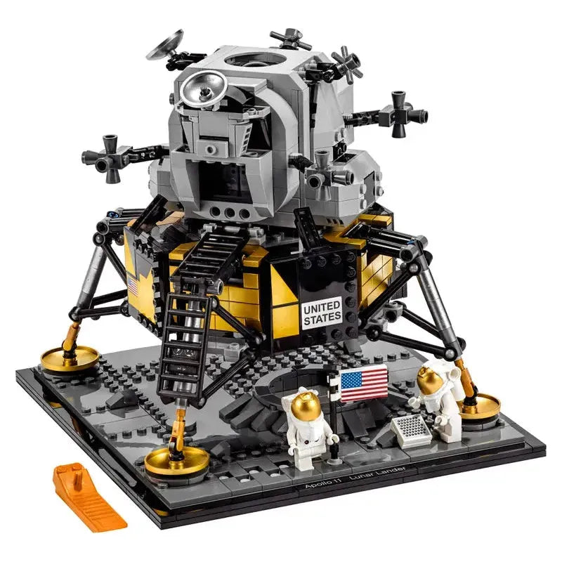 LEGO® Creator Expert NASA Apollo II 10266